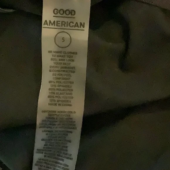 Good American Spandex Capri’s - Picture 5 of 6